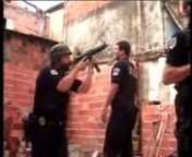 Operação na favela busca mulher sequestrada - vídeo da policia from swat