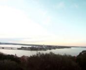 GoPro Hero HD mounted on an DIY egg-timer camera panning thingo.nnFilmed at 1 frame/2 sec over approximately 25 min.nnThis is the view from Mount Eliza looking east over the Swan River, the Narrows Bridge (Kwinana Freeway), South Perth and Perth City.nnMusic by 100percentelectric.There&#39;s heaps more Creative Commons licensed music at www.jamendo.com.