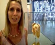 A artista plástica santista, Simone, falou para a reportagem do Caleidoscopio360 sobre o trabalho de Leonardo Ramos, artista plástico colombiano que trouxe a exposição