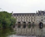 Je vous offre quelques images tirées de mes vacances dans la région des châteaux de la Loire. Des séquences tournées dans les châteaux de Azay-le-Rideau, Chambord, Chenonceau, Cheverny, Valençay et Villandry (ordre de leur apparition). Un vrai moment de plaisir que de parcourir ces chefs-d&#39;oeuvre de notre histoire.nnCes séquences ont été réalisées exclusivement à l&#39;aide d&#39;un appareil photo Sony A7 (ILCE-7) couplé grâce à une bague LA-EA4 à des objectifs Sony SAL50F18 et Tamron 9