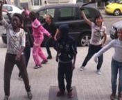 Baile terroristas en la biblioteca de sabadell nLos niños son: deborah,Raphaela,aisatou,mamanding,juliana, muñac,baoyi.