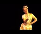 Brigitte Chataignier, Mohini AttamnDanse de l&#39;Inde du SudnLe mohini Attam est la danse classique féminine du Kerala (Sud Ouest de l&#39;Inde) et qui se caractérise par l’ampleur, la souplesse des mouvements, la douceur des courbes et la grâce de l’expression. Cette forme spectaculaire de l’Inde du Sud conjugue précision rythmique et gestes harmonieux, et dépeint des scènes poétiques en invocation aux divinités du panthéon hindou. nnC&#39;est auprès des plus grands maîtres du genre oeuv