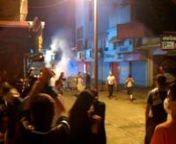 3 Haziran 2013, 01:00 - Beşiktaş, Ihlamurdere CaddesinnBeklemekten sıkılan insanlar polise karşı hücuma geçer: