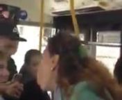 Pagājušajā piektdienā 3. autobusa pasažieri uzņēma video, kurā sieviete – bezbiļetniece autobusā pazemo kontrolieri un, pirms izkāpj no transporta, iespļauj sejā vienai no pasažierēm. Huligānes personība ir noskaidrota, ar šo lietu nodarbojas gan Rīgas Pašvaldības policija, gan Valsts policija. Notikumiem līdzi seko portāls INFO.RIGA.LV.