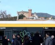 El vicepresident de Mobilitat i Transport de l&#39;Àrea Metropolitana de Barcelona (AMB), Antoni Poveda, l&#39;alcaldessa de Castelldefels, Maria Miranda (PSC), i el regidor de Mobilitat i Territori, Xavier Amate (PDeCAT), han presentat aquest 22 de gener els autobusos híbrids que donaran servei al municipi, la nova línia Exprés E97, que connecta Castelldefels centre amb Zona Universitària i Maria Cristina (Barcelona), i les millores que es faran a les línies L96 i L97.nnDels 128 autobusos nous h