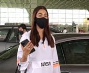 Pooja Hegde and Karishma Tanna turn up the glam quotient at the airport; Sunil Shetty and Aditya Roy Kapur indulge in some ‘me time’ as they get spotted outside a salon in Bandra. Pooja Hegde’s smile can be seen through the mask as well! While small is in, Pooja thinks otherwise as she can be seen carrying a big tote bag. The actress is ready to fly out of Mumbai. Before setting out of the city, Pooja was all smiles as she got photographed and is absolutely in no hurry. Seems like she reac
