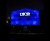 Studio Tangram e MDH Hologram hanno creato per la presentazione della collezione pret a porter A-I 2017/2018 di Dior, una delle strutture olografiche più grandi finora realizzate: una passerella di ben 30m per 8m di altezza!