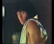 Maradona é o protagonista deste comercial da Coca-Cola veiculado em 1982, mesmo ano da Copa do Mundo que foi realizada na Espanha. O jogador já chamava atenção do mundo inteiro e antes mesmo de ter início a competição, Maradona já havia sido contratado pelo F.C. Barcelona.nnConfira o craque Maradona no início da sua carreira:.