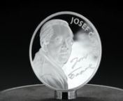 Připomeňte si touto pamětní medailí z 1 unce ryzího stříbra 999/1000 umělce Josefa Čapka. Velmi nízká limitace - pouhých 100 kusů. Vyražena v nejvyšší kvalitě ražby a uložena společně s Certifikátem autentičnosti v elegantní kazetě.
