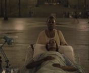 LANGUAGE: Portuguese &#124; SUBTITLES: EnglishnnAZUL VAZANTEnLEAKING BLUEntnGenre: Drama / ExperimentalnRunning Time: 15’32”nYear of production: 2018nnSYNOPSISnnA mother looks for her son in a hospital bed. In the midst of Sao Paulo’s ground zero areas, Catedral da Sé and the many people that circulate or live there, she finds her daughter. Among tides and shores, portraits of diverse times make and unmake in lines of blue that leak beyond the nails. nnPRODUCTION AND DISTRIBUTIONn nProduction