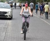 B-town’s new secret to fitness; From walking with pets to cycling during sunsets feat Khushi Kapoor. With lockdown restrictions continuing in Maharashtra, several Bollywood celebrities continue to stay indoors in Mumbai. But then fitness is also an important factor for battling the pandemic. Khushi Kapoor was spotted yesterday in the morning during a stroll with her pet dog followed by cycling with her friends in the evening. nThe star kid who recently came back from New York is known for her