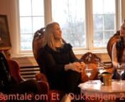 Kortfilmen «Et Dukkehjem anno 2041», ble spilt inn på Sjøholmen sommer 2021 og det var da helt naturlig å vise filmen på Sjøholmen, der historien ble fanget av kameraet. Den 13. februar nå i år 2022 på Sjøholmen.nHer er et 2 minutter langt utdrag av filmsamtalen med Mette Torstensen som er kunsthistoriker og daglig leder på Sjøholmen og billedkunstner Helene Knoop, nnA Dollhouse 2041 er en eksperimentell kunstfilmen og er et slags moderne Evangelium, der vi møter Nora anno 2041 og