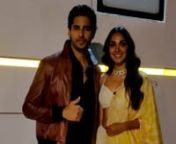 Not able to take eyes off each other! Sidharth Malhotra &amp; Kiara Advani&#39;s LATEST video. Fans cannot get enough of the amazing chemistry of Sidharth Malhotra &amp; Kiara Advani after watching Shershaah. Recently the onscreen couple was seen promoting their movie yet again in stunning stylish looks. While Kiara looked stunning in a yellow desi look, Sidharth Malhotra wore a leather jacket along with black tee and pant. In other news, Gauahar Khan with husband Zaid Darbar were spotted at the air