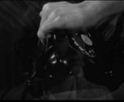 Installation vidéo olfactive et gustative, réalisée en collaboration avec Alexis Dadier, créateur de parfums, pour téléviseur et magnétoscope avec confiseries et vaporisateur. n1 boucle vidéo de 48 mn 06, 1 parfum.nnnLe portrait repose sur un très court extrait de Psycho où intervient Lila Crane (la sœur de Marion que l’actrice Vera Miles incarne dans le film). Il associe à un bouquet de violettes peint par Edouard Manet pour Berthe Morisot un gros plan du personnage qu’un fondu