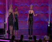 Singer Selena Gomez broke down in tears Thursday night as she accepted Billboard&#39;s 2017 Woman of the Year award, thanking actress Francia Raisa, who donated her kidney to Gomez earlier this year.