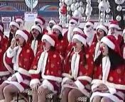 A South Korean amusement park is teaching students what it takes to be a good Santa Claus during the festive season. &#60;br/&#62; &#60;br/&#62;Dozens of Santa school students gathered on Wednesday (November 26) at Everland Park, which is about an hour&#39;s drive south of Seoul, to master the Santa technique. &#60;br/&#62; &#60;br/&#62;Instead of riding a sleigh, the 30 male and female Santa students rode on the roller coaster, they were also trained to perfect their chuckle, dance-moves and carolling. &#60;br/&#62; &#60;br/&#62;At the end of the day, the students were each given a graduation diploma, and they threw up their Santa hats in celebration.