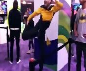 This Star Trek nerd was caught at a convention shaking his booty to Bel Biv Devoe&#39;s “Poison” on Kinect. &#92;