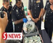 Police urge anyone who had misplaced a suitcase packed to the brim with cash to come forward. Selangor police chief Comm Datuk Hussein Omar Khan on Thursday (March 21) said the suitcase was found by a security guard at a car park in a shopping mall in Damansara on Wednesday.&#60;br/&#62;&#60;br/&#62;Read more at https://shorturl.at/bceft&#60;br/&#62;&#60;br/&#62;WATCH MORE: https://thestartv.com/c/news&#60;br/&#62;SUBSCRIBE: https://cutt.ly/TheStar&#60;br/&#62;LIKE: https://fb.com/TheStarOnline