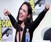 Wonder Woman Battle Scarred Suit Gal Gadot Describes Wearing Wonder Woman Costume For First Time Being cast one of the most well-known superheroes of all time is a feat all its own, but oftentimes the point isn’t driven home until an actor suits up for the first time.