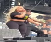 Lil Kim Goes Crazy On Lovers Friends Stage With The