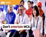 An analyst believes that the verbal skirmishes between MCA and PH leaders, especially DAP, might only benefit PN in the Kuala Kubu Baharu polls.&#60;br/&#62;&#60;br/&#62;Read More: https://www.freemalaysiatoday.com/category/nation/2024/04/30/no-need-to-entertain-mca-ph-told-as-by-election-looms/&#60;br/&#62;&#60;br/&#62;Laporan Lanjut: https://www.freemalaysiatoday.com/category/bahasa/tempatan/2024/04/30/tak-perlu-layan-rajuk-mca-parti-kerajaan-perpaduan-diberitahu/&#60;br/&#62;&#60;br/&#62;Free Malaysia Today is an independent, bi-lingual news portal with a focus on Malaysian current affairs.&#60;br/&#62;&#60;br/&#62;Subscribe to our channel - http://bit.ly/2Qo08ry&#60;br/&#62;------------------------------------------------------------------------------------------------------------------------------------------------------&#60;br/&#62;Check us out at https://www.freemalaysiatoday.com&#60;br/&#62;Follow FMT on Facebook: https://bit.ly/49JJoo5&#60;br/&#62;Follow FMT on Dailymotion: https://bit.ly/2WGITHM&#60;br/&#62;Follow FMT on X: https://bit.ly/48zARSW &#60;br/&#62;Follow FMT on Instagram: https://bit.ly/48Cq76h&#60;br/&#62;Follow FMT on TikTok : https://bit.ly/3uKuQFp&#60;br/&#62;Follow FMT Berita on TikTok: https://bit.ly/48vpnQG &#60;br/&#62;Follow FMT Telegram - https://bit.ly/42VyzMX&#60;br/&#62;Follow FMT LinkedIn - https://bit.ly/42YytEb&#60;br/&#62;Follow FMT Lifestyle on Instagram: https://bit.ly/42WrsUj&#60;br/&#62;Follow FMT on WhatsApp: https://bit.ly/49GMbxW &#60;br/&#62;------------------------------------------------------------------------------------------------------------------------------------------------------&#60;br/&#62;Download FMT News App:&#60;br/&#62;Google Play – http://bit.ly/2YSuV46&#60;br/&#62;App Store – https://apple.co/2HNH7gZ&#60;br/&#62;Huawei AppGallery - https://bit.ly/2D2OpNP&#60;br/&#62;&#60;br/&#62;#FMTNews #PRK #KualaKubuBaharu #PH #MCA #DAP