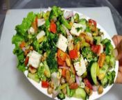 Protein Salad Recipe&#60;br/&#62;&#60;br/&#62;Healthy Veg Protein Salad made with all vegetarian items. Used Cucumber Carrot Onion Tomato boiled White chana boiled kidney beans salad leafs and lemon juice Black Pepper with salt.&#60;br/&#62;&#60;br/&#62;#protiensalad #weightloss &#60;br/&#62;&#60;br/&#62;Ingredients use this recipe:-&#60;br/&#62;1cucumber&#60;br/&#62;1radish&#60;br/&#62;1tomato&#60;br/&#62;1onion&#60;br/&#62;1/4 cup boil rajma&#60;br/&#62;1/4 white kidney beans&#60;br/&#62;lettuce leaf&#60;br/&#62;2-3 tbsp lemon juice&#60;br/&#62;1 tsp black pepper crush&#60;br/&#62;salt to taste&#60;br/&#62;70gm paneer&#60;br/&#62;2 tbsp olive oil&#60;br/&#62;&#60;br/&#62;#saladrecipe&#60;br/&#62;#vegsaladrecipe&#60;br/&#62;#CookingwithChefashok