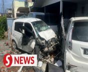 An elderly woman died after she supposedly rammed her car into a residential gate in the Lahad Datu district, Sabah on Sunday (March 31).&#60;br/&#62;&#60;br/&#62;The 70-year-old is believed to have lost control of her vehicle, and crashed into the gate and a parked car at Taman Gabungan.&#60;br/&#62;&#60;br/&#62;The victim was pronounced dead at the scene.&#60;br/&#62;&#60;br/&#62;Read more at https://shorturl.at/cyRW0&#60;br/&#62;&#60;br/&#62;WATCH MORE: https://thestartv.com/c/news&#60;br/&#62;SUBSCRIBE: https://cutt.ly/TheStar&#60;br/&#62;LIKE: https://fb.com/TheStarOnline