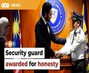 Sherpa Dawa says he knew exactly what to do after discovering the bag which contained half a million ringgit.&#60;br/&#62;&#60;br/&#62;&#60;br/&#62;Read More: https://www.freemalaysiatoday.com/category/nation/2024/03/22/award-for-security-guard-who-turned-in-money-filled-bag/ &#60;br/&#62;&#60;br/&#62;Laporan Lanjut: https://www.freemalaysiatoday.com/category/bahasa/tempatan/2024/03/22/pengawal-keselamatan-jujur-pulang-rm500000-diberi-penghargaan/&#60;br/&#62;&#60;br/&#62;&#60;br/&#62;Free Malaysia Today is an independent, bi-lingual news portal with a focus on Malaysian current affairs.&#60;br/&#62;&#60;br/&#62;Subscribe to our channel - http://bit.ly/2Qo08ry&#60;br/&#62;------------------------------------------------------------------------------------------------------------------------------------------------------&#60;br/&#62;Check us out at https://www.freemalaysiatoday.com&#60;br/&#62;Follow FMT on Facebook: https://bit.ly/49JJoo5&#60;br/&#62;Follow FMT on Dailymotion: https://bit.ly/2WGITHM&#60;br/&#62;Follow FMT on X: https://bit.ly/48zARSW &#60;br/&#62;Follow FMT on Instagram: https://bit.ly/48Cq76h&#60;br/&#62;Follow FMT on TikTok : https://bit.ly/3uKuQFp&#60;br/&#62;Follow FMT Berita on TikTok: https://bit.ly/48vpnQG &#60;br/&#62;Follow FMT Telegram - https://bit.ly/42VyzMX&#60;br/&#62;Follow FMT LinkedIn - https://bit.ly/42YytEb&#60;br/&#62;Follow FMT Lifestyle on Instagram: https://bit.ly/42WrsUj&#60;br/&#62;Follow FMT on WhatsApp: https://bit.ly/49GMbxW &#60;br/&#62;------------------------------------------------------------------------------------------------------------------------------------------------------&#60;br/&#62;Download FMT News App:&#60;br/&#62;Google Play – http://bit.ly/2YSuV46&#60;br/&#62;App Store – https://apple.co/2HNH7gZ&#60;br/&#62;Huawei AppGallery - https://bit.ly/2D2OpNP&#60;br/&#62;&#60;br/&#62;#FMTNews #SherpaDawa #SecurityGuard #Award