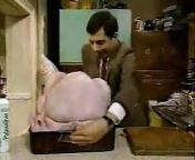 Mr. Bean Wakes up Christmas Morning then prepares a Turkey Dinner Very Funny for the Holidays
