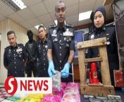 Johor police have arrested four locals, including a 75-year-old woman, in a special operation involving the seizure of over RM4mil worth of drugs in Pontian on Saturday (May 4). &#60;br/&#62;&#60;br/&#62;The syndicate, believed to have been active since February, has been trying to hide from the authorities by using stilt houses built above water as their base. &#60;br/&#62;&#60;br/&#62;WATCH MORE: https://thestartv.com/c/news&#60;br/&#62;SUBSCRIBE: https://cutt.ly/TheStar&#60;br/&#62;LIKE: https://fb.com/TheStarOnline&#60;br/&#62;